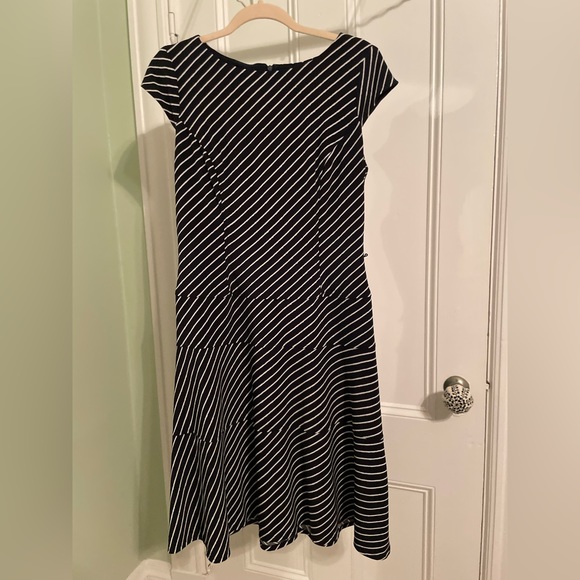Anne Klein crazy flattering midi dress - size 10 - Picture 1 of 6